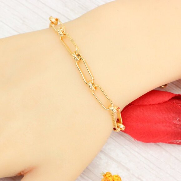 "Trendy Handmade Bracelet – A Thoughtful Gift for Girls & Women | UNVRC1521 - Picture 2 of 10